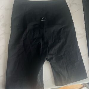 Beyond yoga biker shorts ~ Small